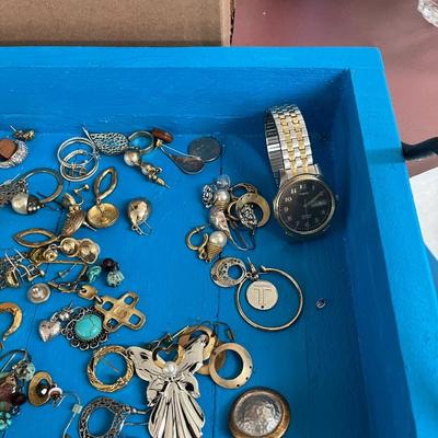 Lot of Costume Jewelry #4 (B1)