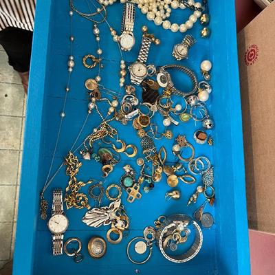 Lot of Costume Jewelry #4 (B1)