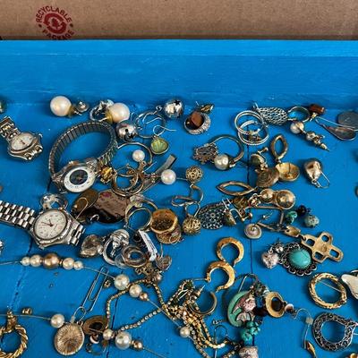 Lot of Costume Jewelry #4 (B1)