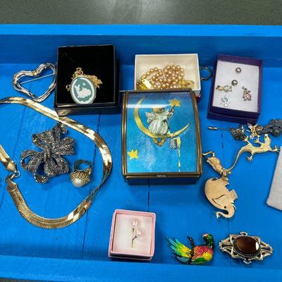 Lot of Jewelry and More #5 (B1)