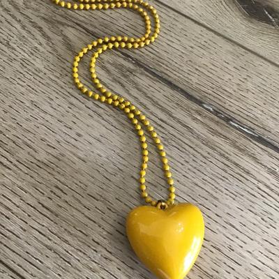 Vintage super cute mustard, yellow enamel heart and metal enamel bead necklace