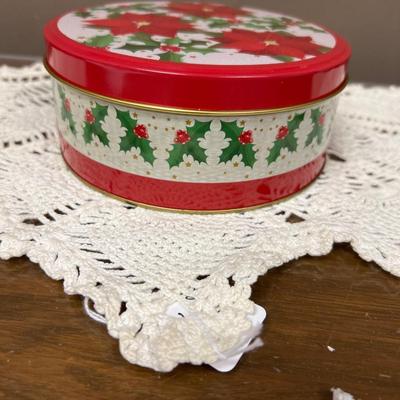Round Poiesetta Christmas Tin