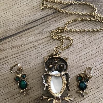 Vintage gold tone Owl pendant necklace with matching clip on earrings set