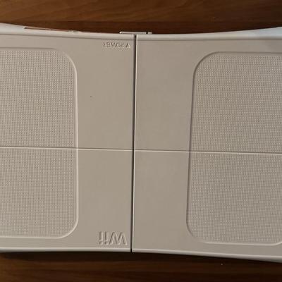 Wii Fit Plus Nintendo Game & Balance Board