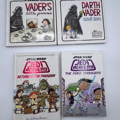 Lot of 4 Star Wars “comic” books (see pics)