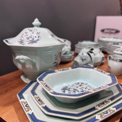 Vintage Ming Toi Porcelain Dinnerware Set – Blue & Gold Floral – Large Service with Tureen & Platters