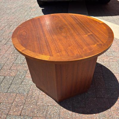 VINTAGE MCM - LANE FURNITURE WALNUT ROUND DRUM TABLE STORAGE CABINET