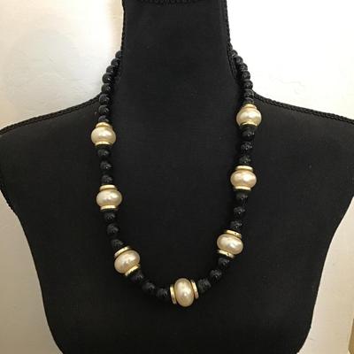 Beautiful vintage, chunky beaded statement necklace