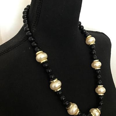 Beautiful vintage, chunky beaded statement necklace