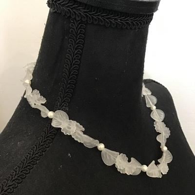 Vintage Avon frosted Lucite floral necklace barrel clasp