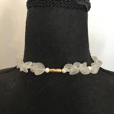 Vintage Avon frosted Lucite floral necklace barrel clasp