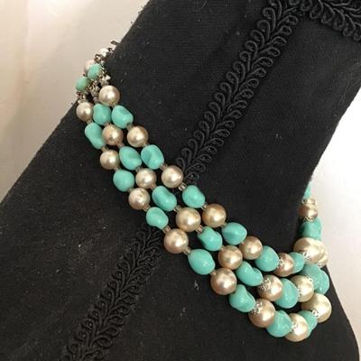Beautiful vintage, turquoise glass bead, so pearl beads, multi strand statement necklace very well-made, high-end quality