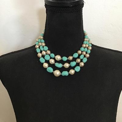 Beautiful vintage, turquoise glass bead, so pearl beads, multi strand statement necklace very well-made, high-end quality
