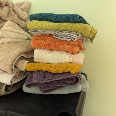 Assortment Of Bathroom Towels (SB)