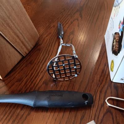 TRAMONTINA CUTLERY SET, NEW GEORGE FOREMAN GRILL AND SOME KITCHEN UTENSILS