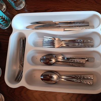CAMBRIDGE FLATWARE FOR 6, RETRO GLASSES AND RIVAL MILKSHAKE MAKER