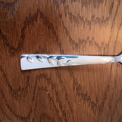 CAMBRIDGE FLATWARE FOR 6, RETRO GLASSES AND RIVAL MILKSHAKE MAKER