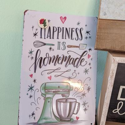 Assortment Of Wall Decor (SB)