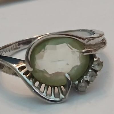 14K size 6 ring with peridot stone and small diamonds - August Birthstone