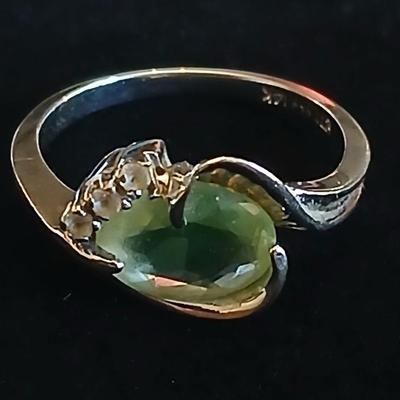 14K size 6 ring with peridot stone and small diamonds - August Birthstone
