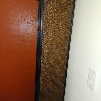 NARROW SHELF WITH PICTURE FRAME ON THE TOP