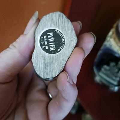 A COLLECTION OF COLLECTIBLES AND HOME DECOR