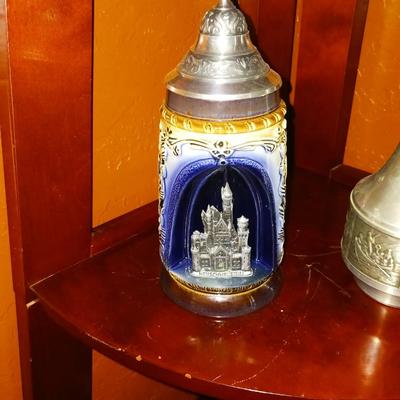 A COLLECTION OF COLLECTIBLES AND HOME DECOR