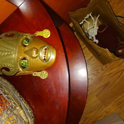 A COLLECTION OF COLLECTIBLES AND HOME DECOR