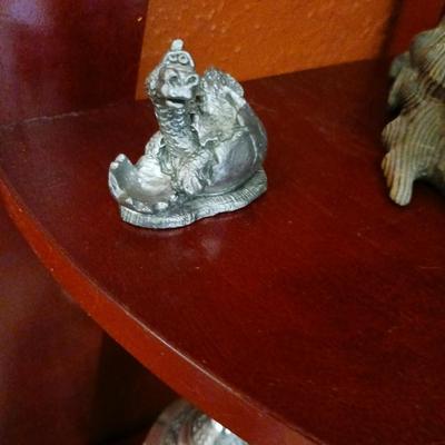 A COLLECTION OF COLLECTIBLES AND HOME DECOR