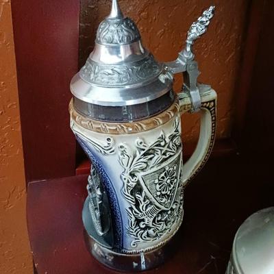 A COLLECTION OF COLLECTIBLES AND HOME DECOR