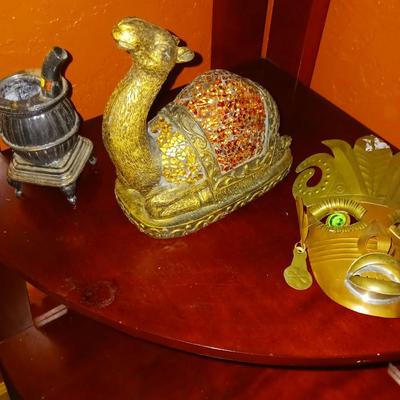 A COLLECTION OF COLLECTIBLES AND HOME DECOR