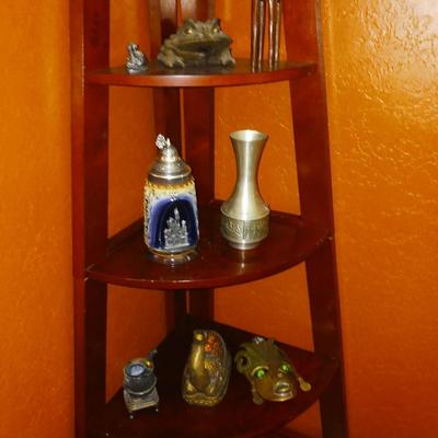 A COLLECTION OF COLLECTIBLES AND HOME DECOR