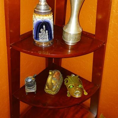 A COLLECTION OF COLLECTIBLES AND HOME DECOR