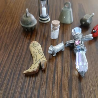RANDOM MINIATURE ITEMS