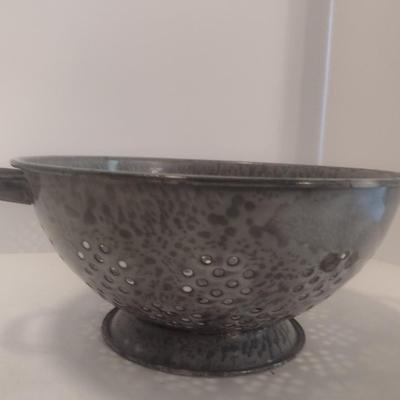 Graniteware Enameled Metal Collander