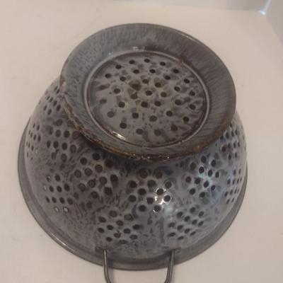 Graniteware Enameled Metal Collander