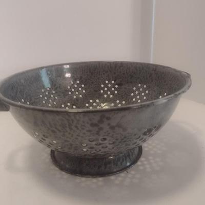 Graniteware Enameled Metal Collander