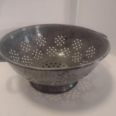Graniteware Enameled Metal Collander