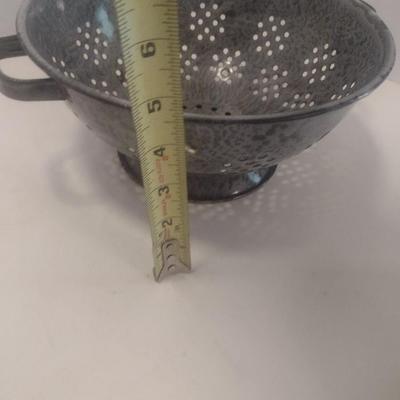 Graniteware Enameled Metal Collander