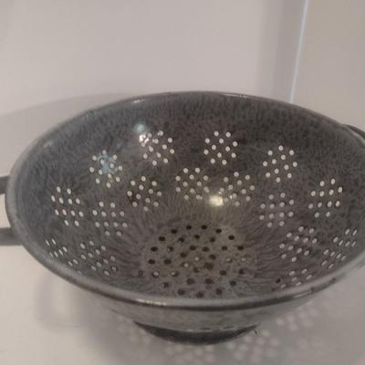 Graniteware Enameled Metal Collander