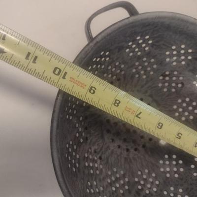 Graniteware Enameled Metal Collander