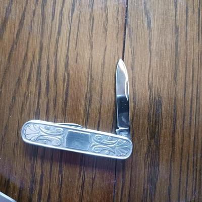 POCKET KNIVES