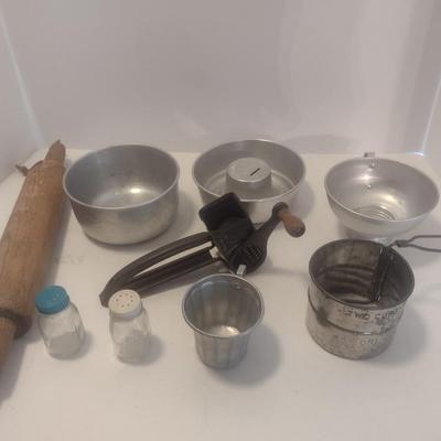 Nice Collection of Vintage Kitchen Cook Ware and Utensils