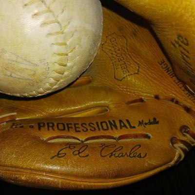 2 BASEBALL MITTS, BASEBALL AND SOFTBALL