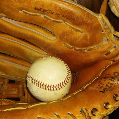 2 BASEBALL MITTS, BASEBALL AND SOFTBALL