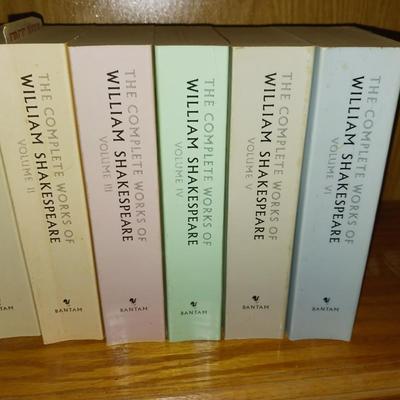 THE COMPLETE WORKS OF WILLIAM SHAKESPEARE