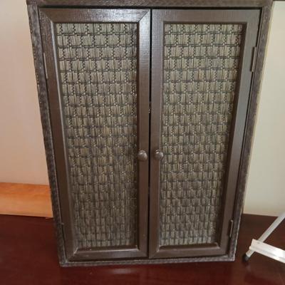 SMALL CABINET AND AN EASEL