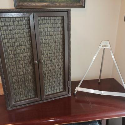 SMALL CABINET AND AN EASEL