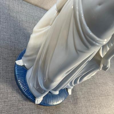 Sale Photo Thumbnail #107: Lladro "Mother Earth" Sculpture MASSIVE #49/500 Signed~

This absolutely massive Lladro titled "Mother Earth" has been retired after a limited run of 500. One of the rarer pieces. This is in great overall condition and displays beautifully, I believe it h