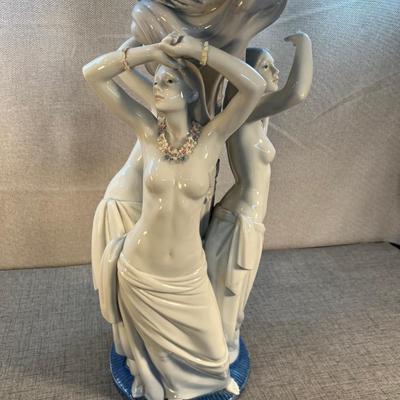 Sale Photo Thumbnail #113: Lladro "Mother Earth" Sculpture MASSIVE #49/500 Signed~

This absolutely massive Lladro titled "Mother Earth" has been retired after a limited run of 500. One of the rarer pieces. This is in great overall condition and displays beautifully, I believe it h